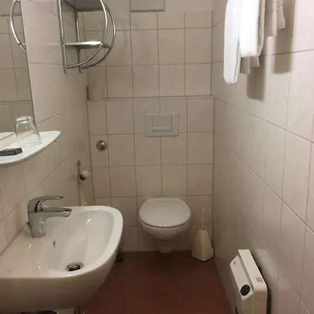 - Lamm & Ammertal Brennerei Отель Тюбинген